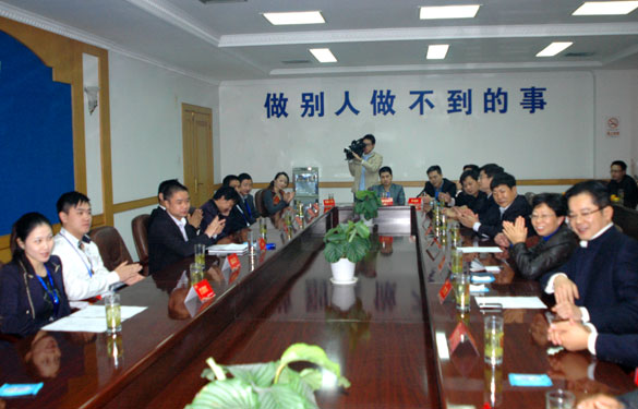 溧陽(yáng)市青商會(huì)會(huì)員來(lái)江蘇上上電纜集團(tuán)參觀、座談