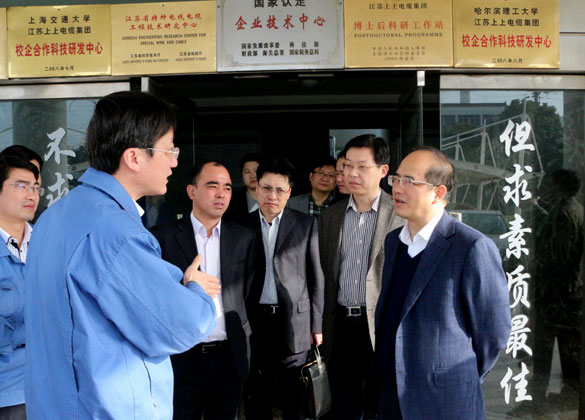 溧陽市委常委、常務(wù)副市長周衛(wèi)中來上上集團(tuán)督查